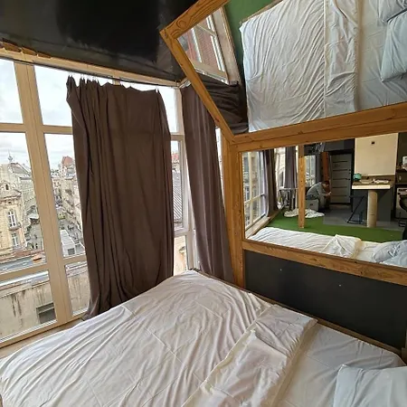 у львові біля макдональдса, на вул кавова 2 біля оперного театру Apartment *