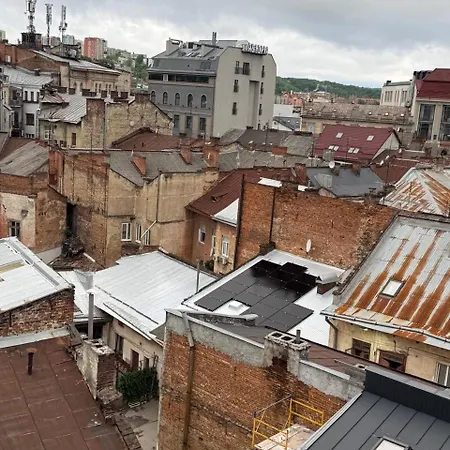 у львові біля макдональдса, на вул кавова 2 біля оперного театру Apartment