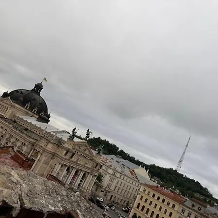 у львові біля макдональдса, на вул кавова 2 біля оперного театру * Lemberg