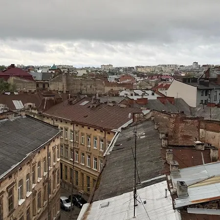 у львові біля макдональдса, на вул кавова 2 біля оперного театру *